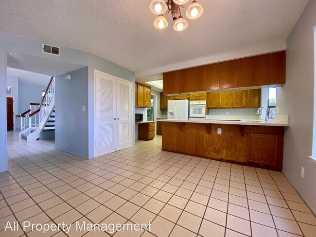 Building Photo - 4 br, 2.5 bath House - 2025 Sea Cliff