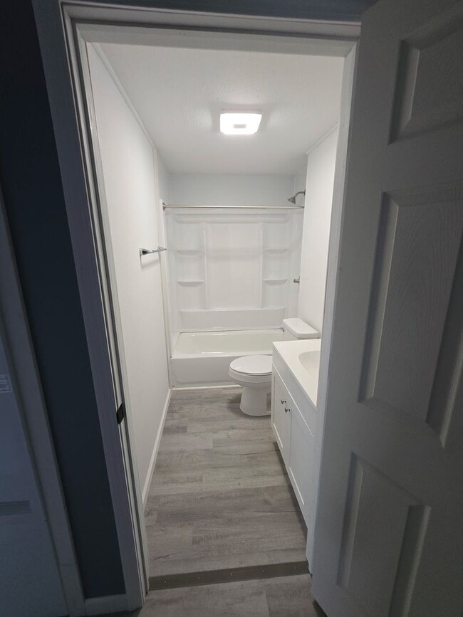 Building Photo - Recently Remodeled