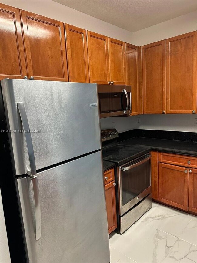 Building Photo - 12421 SW 50th Ct