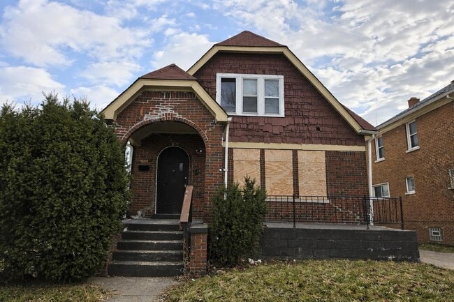 Building Photo - 5520 Haverhill St