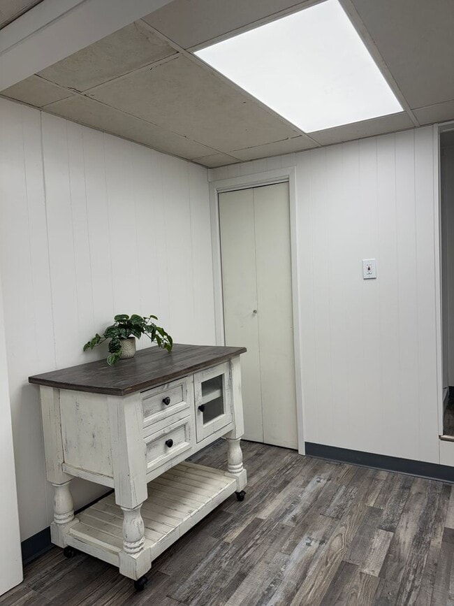 Building Photo - Fully Remodeled Studio Apartment | All Utilities Included | Great Location