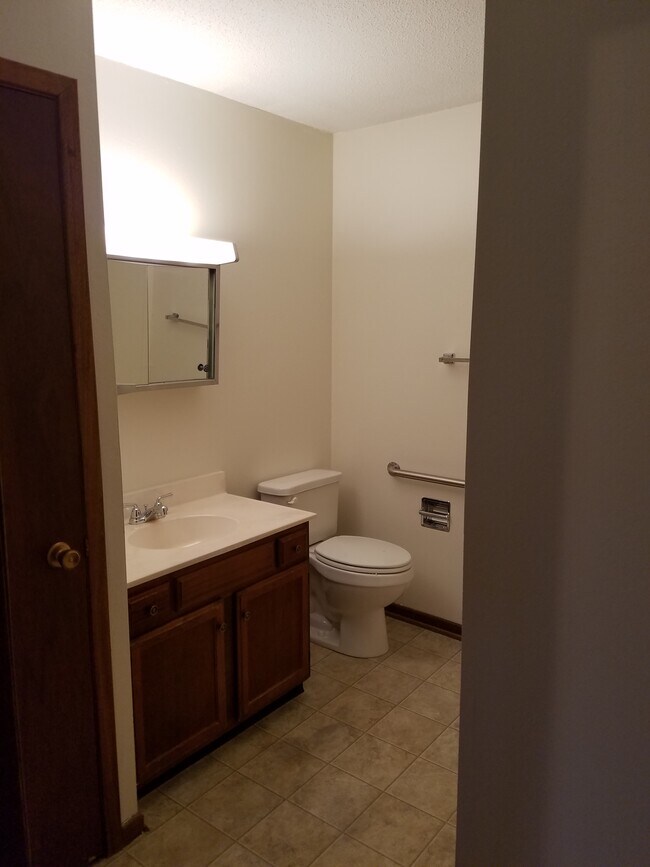 Brookside East Apartments 902 Prince St Grinnell IA 50112 Apartment Finder