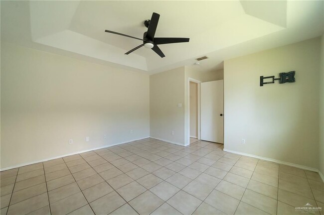Building Photo - 407 Delia Ave