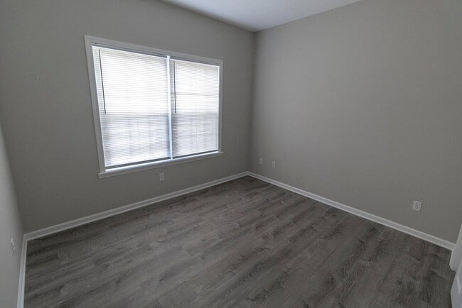 Building Photo - 1938 Center St