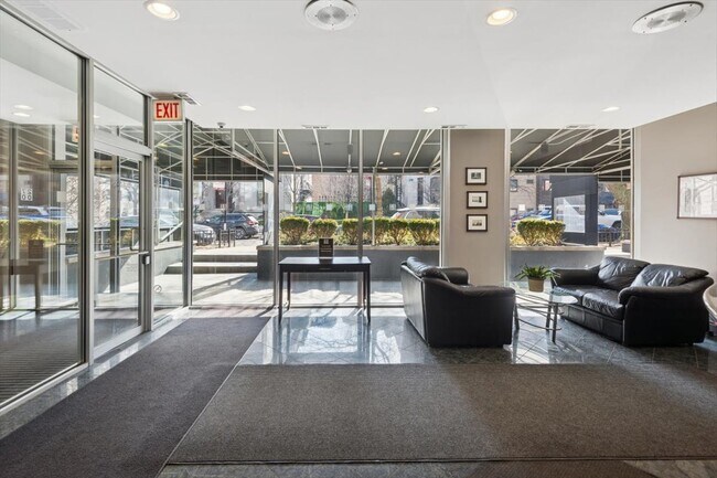 Building Photo - 2700 N Hampden Ct