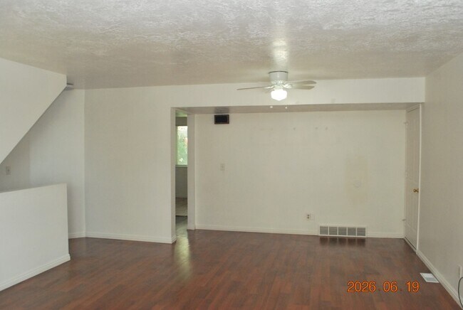 Building Photo - 2954 S 625 W