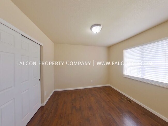 Building Photo - 1339 Hathaway Dr