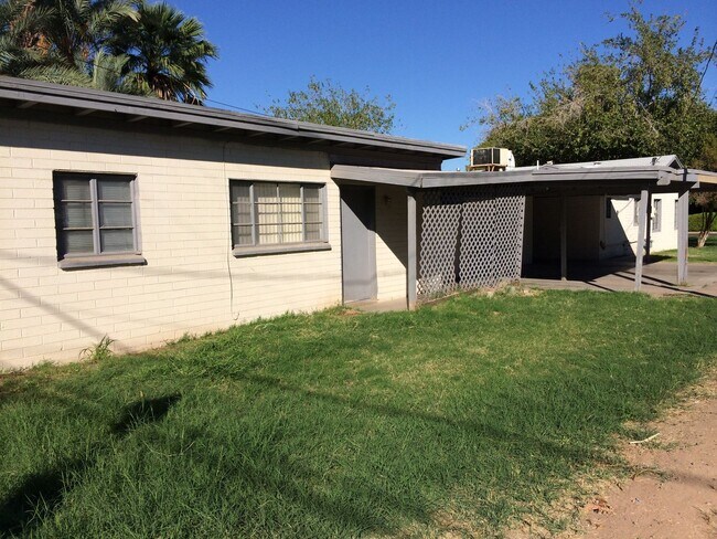 Building Photo - 1539 E Hudson Dr