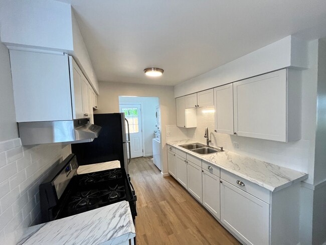 Building Photo - 429 W Van Hoesen Blvd