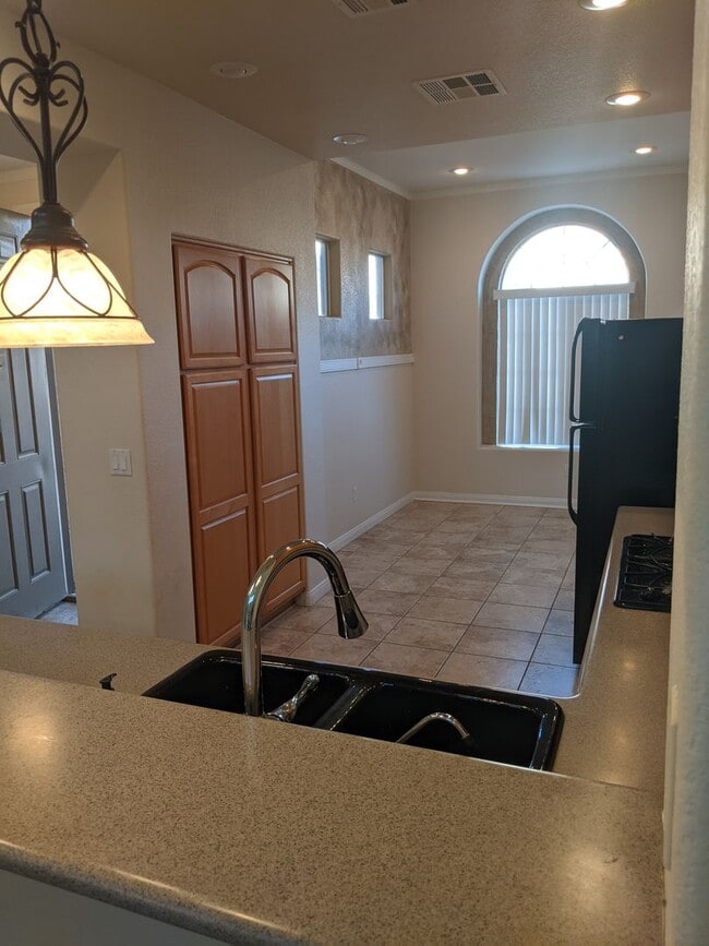 Building Photo - **Beautiful Summerlin Home – 3 Bed, 3 Bath...