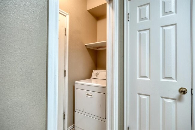 Building Photo - 8102 Willet Trail
