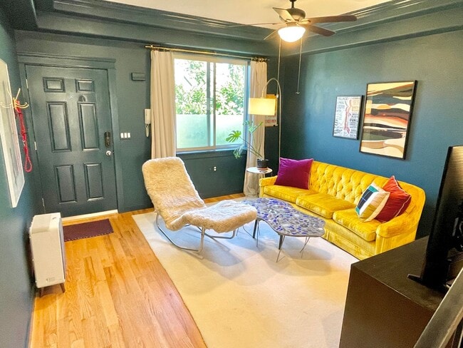 Building Photo - Rose City Park Corner Unit, 2-story Townhome with Hardwoods, Private Backyard, A/C