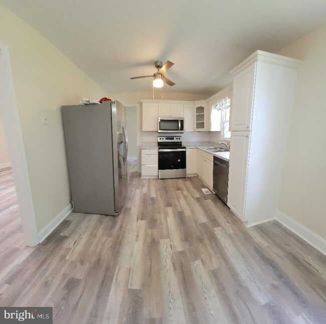 Building Photo - 601 Perry Dr