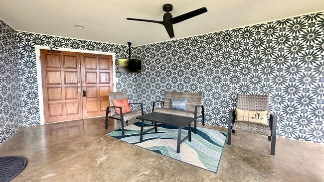 Building Photo - Fully Furnished 4 BD/3 BA Home in Mariner'...