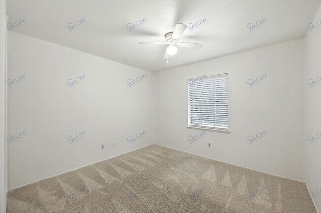 Building Photo - 1827 Paxton Dr