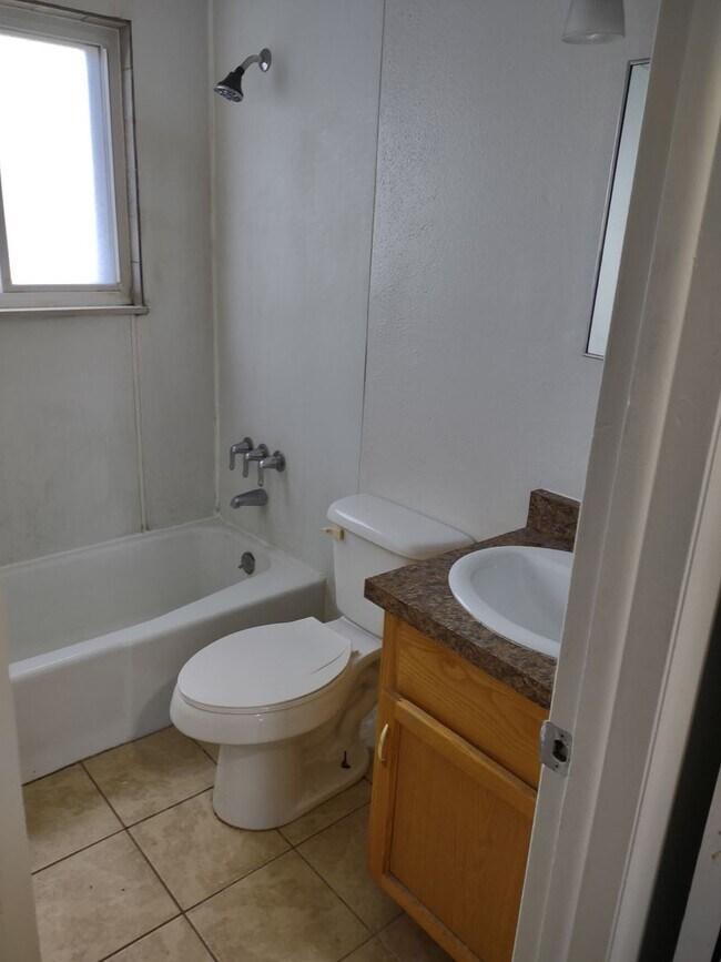 Building Photo - 1438 Nokomis Dr