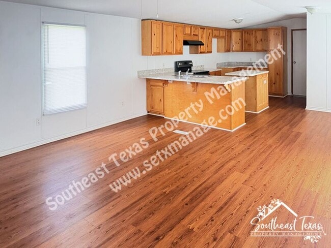 Building Photo - 545 Oak St