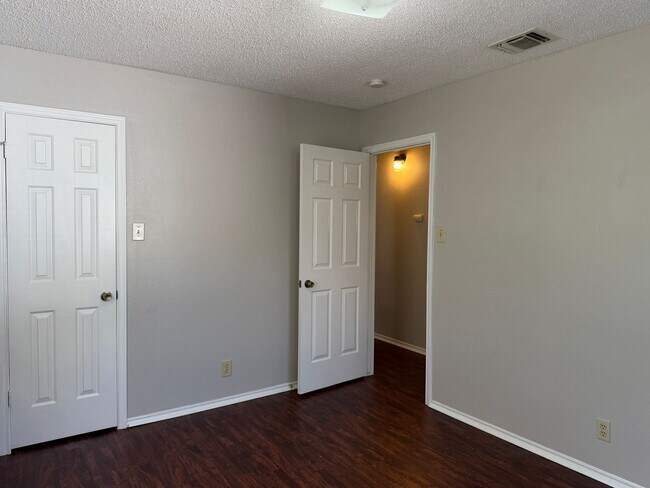 Building Photo - 5203 Village Row