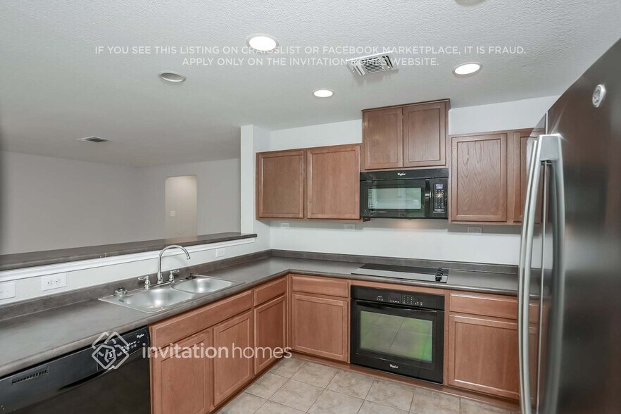Building Photo - 826 Trilby