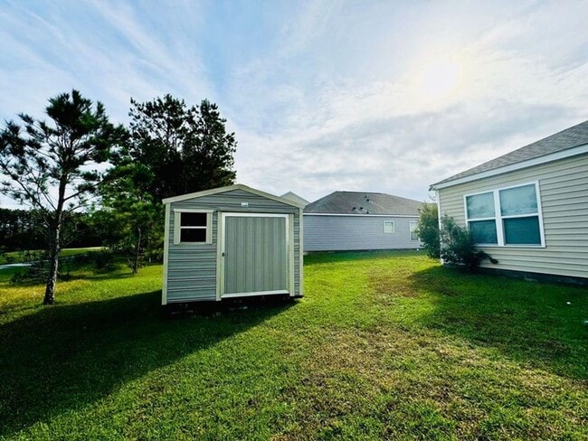 Building Photo - 4 bed, 2 bath-- Available Aug 2026!