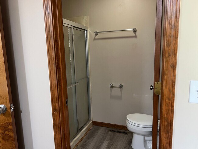 Building Photo - 3 Bed / 2 Bath in south Central Springfield
