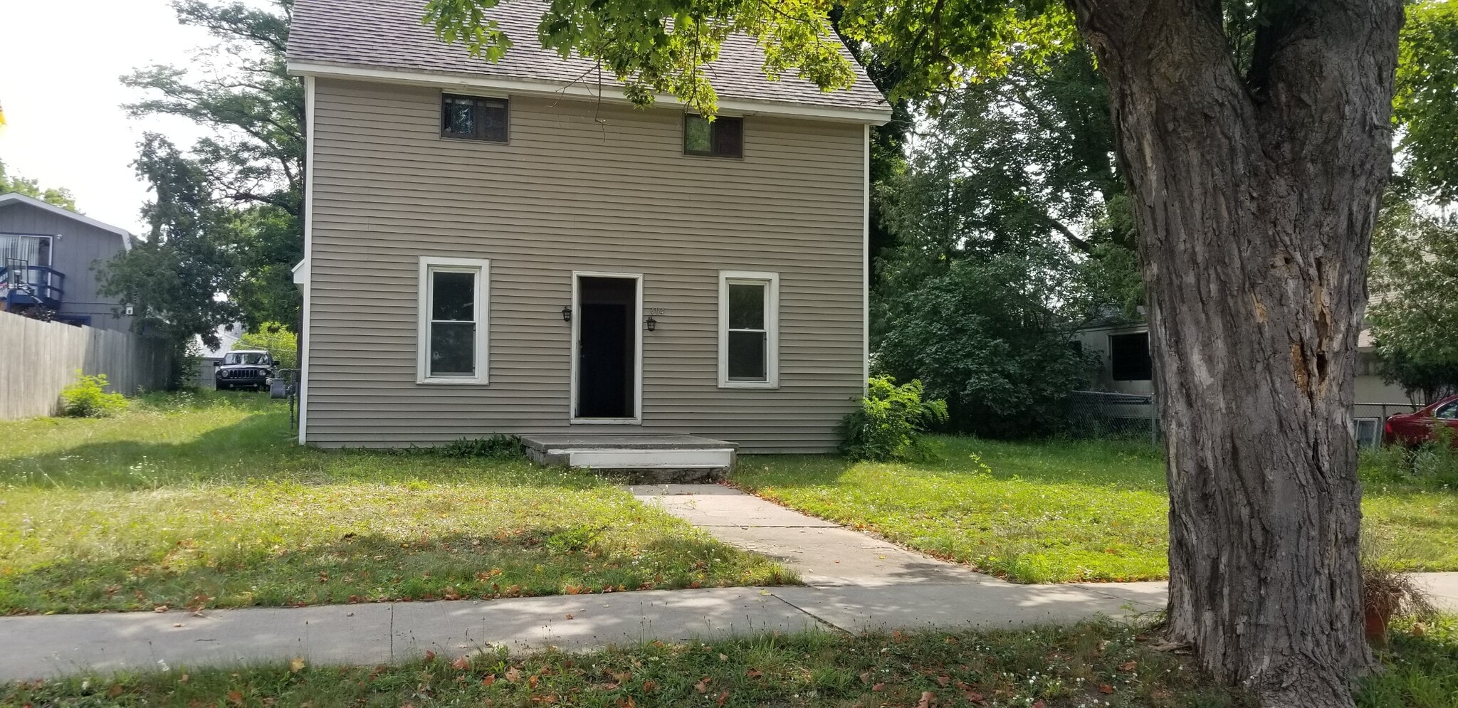 Building Photo - 404 2nd St