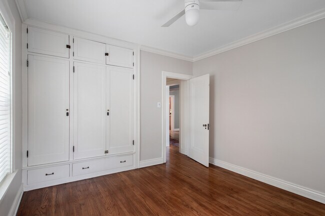 Building Photo - 732 Hinman Ave