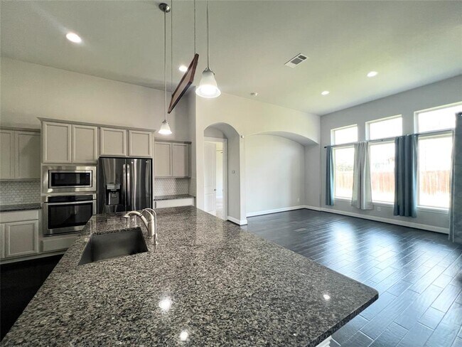 Building Photo - 2700 Hudson Ln