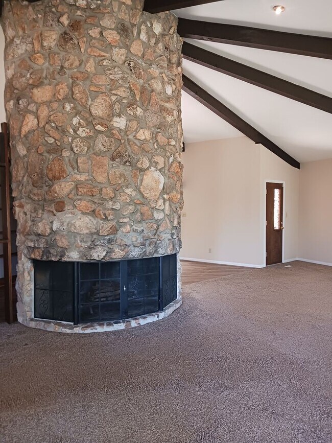 Building Photo - Charming 4BR/2.5BA Retreat on 2 Acres-Available Now!