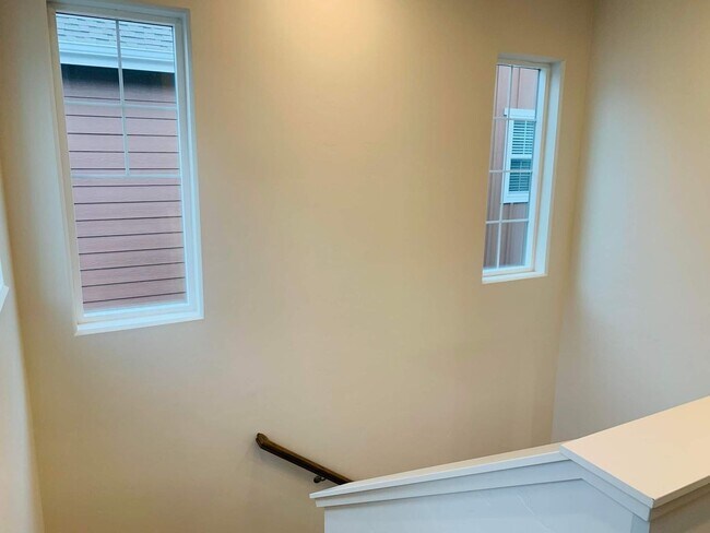 Building Photo - Stunning Home in Harris Ranch with Communi...