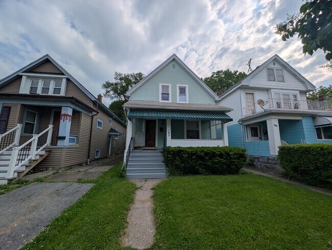 Primary Photo - 145 Merrimac St