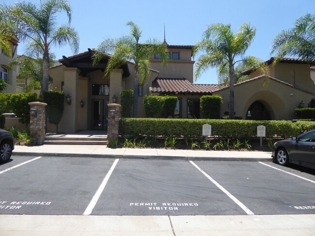 Building Photo - Conveniently located 3 BR, 3 Bath townhome in Coronado Ranch, close to everything.