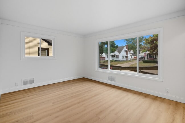 Building Photo - 344 Chestnut Ave