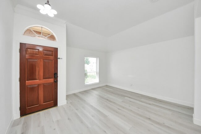 Building Photo - 10850 White Oak Point Ct