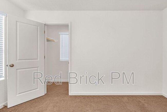 Building Photo - 393 Sullivan Dr