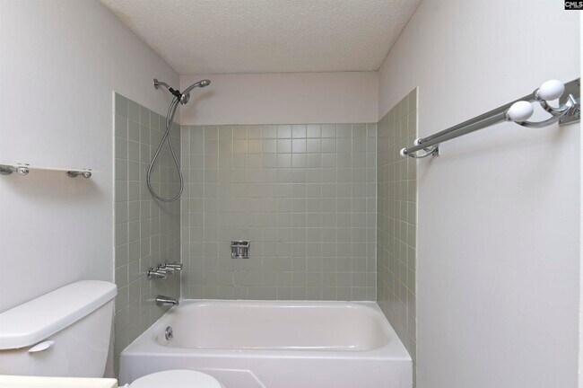 Building Photo - 5516 Lakeshore Dr