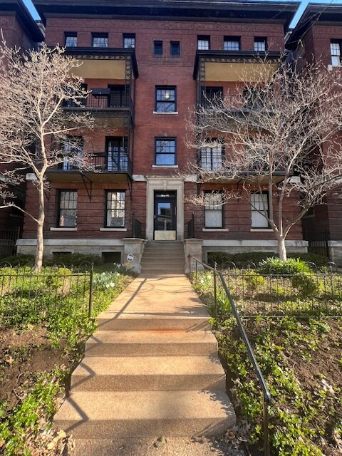 Primary Photo - 4931 Laclede Ave