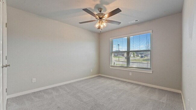 Building Photo - "Superb 4-Bed Oasis with Granite Elegance & a Cozy Fireplace in Fayetteville!"