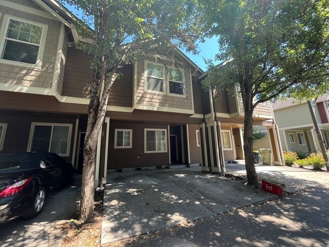 Building Photo - Beautiful 2Bd/2Ba Townhome in Notting Hill...