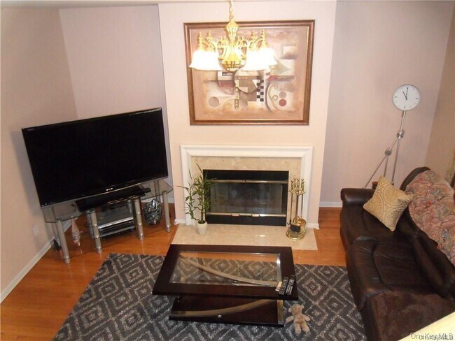 Building Photo - 6 Blackmoor Ct