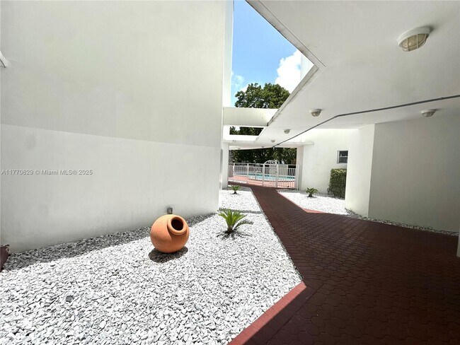 Building Photo - 1075 93rd St
