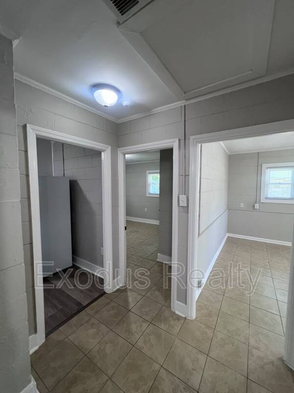 Building Photo - 506 Maple Ave