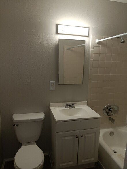 Building Photo - 2241 Ellis St