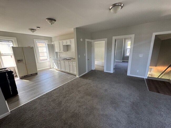 Building Photo - 4068 E 74th St