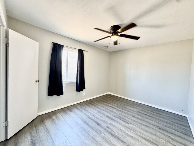 Building Photo - Adorable 3BD Vintage Henderson Home w/ Mod...