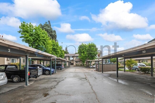 Building Photo - 1185 Meadow Ln