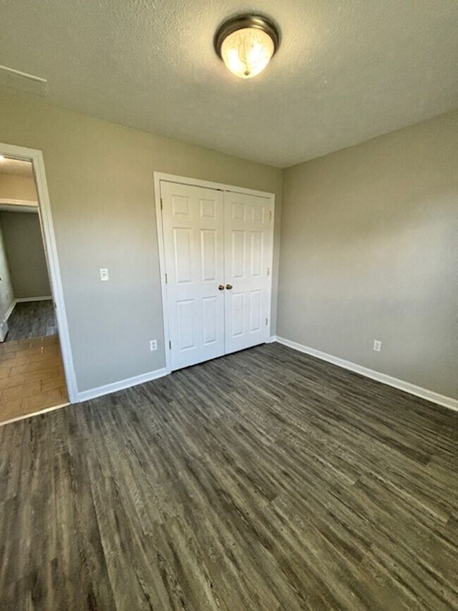 Building Photo - 145 Croghan Way