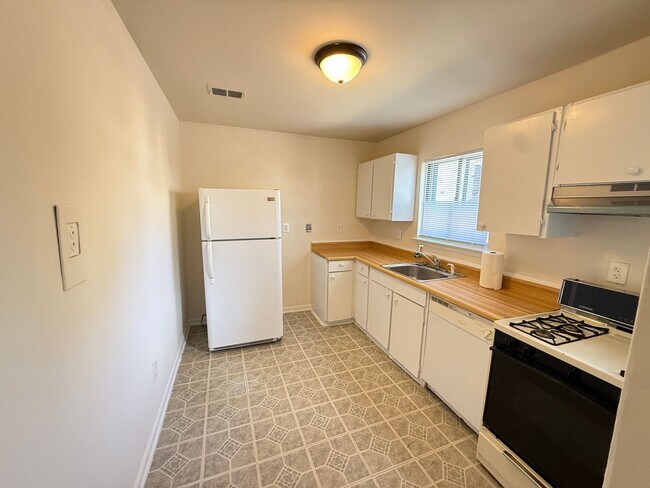 Building Photo - 8415 Benecia Ct