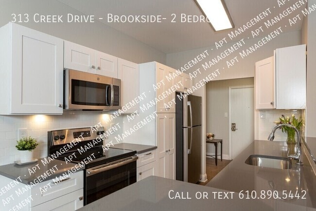 Building Photo - 313 Creek Dr