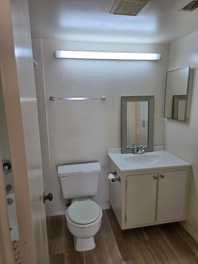 Building Photo - 1108 Green Pine Blvd